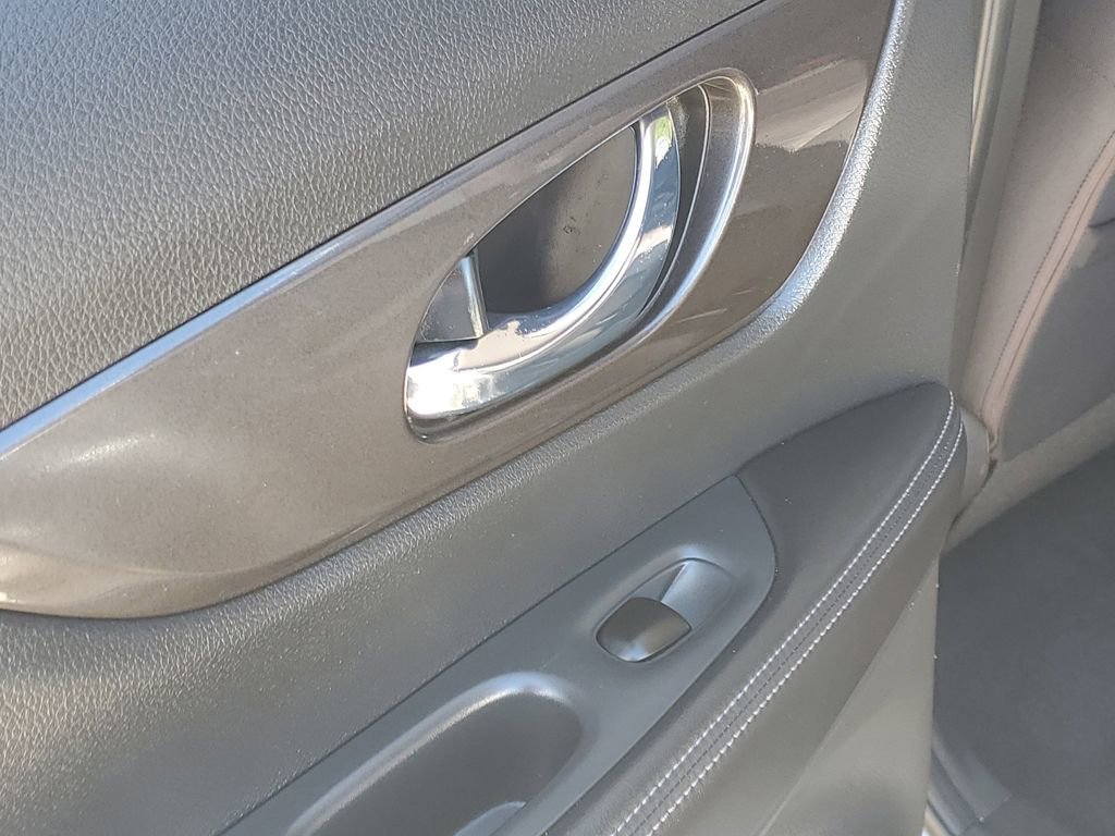 Certified 2020 Nissan Rogue SV FWD image 19