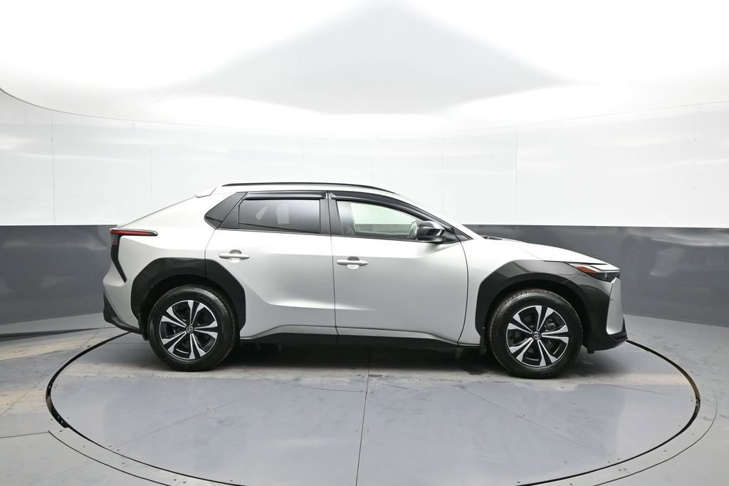 Used 2023 Toyota bZ4X XLE w/ Weather Package image 5