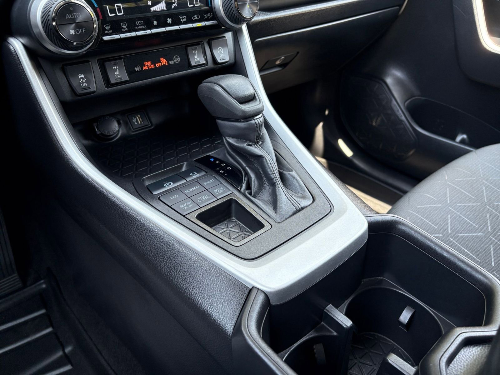 Used 2024 Toyota RAV4 XLE image 41