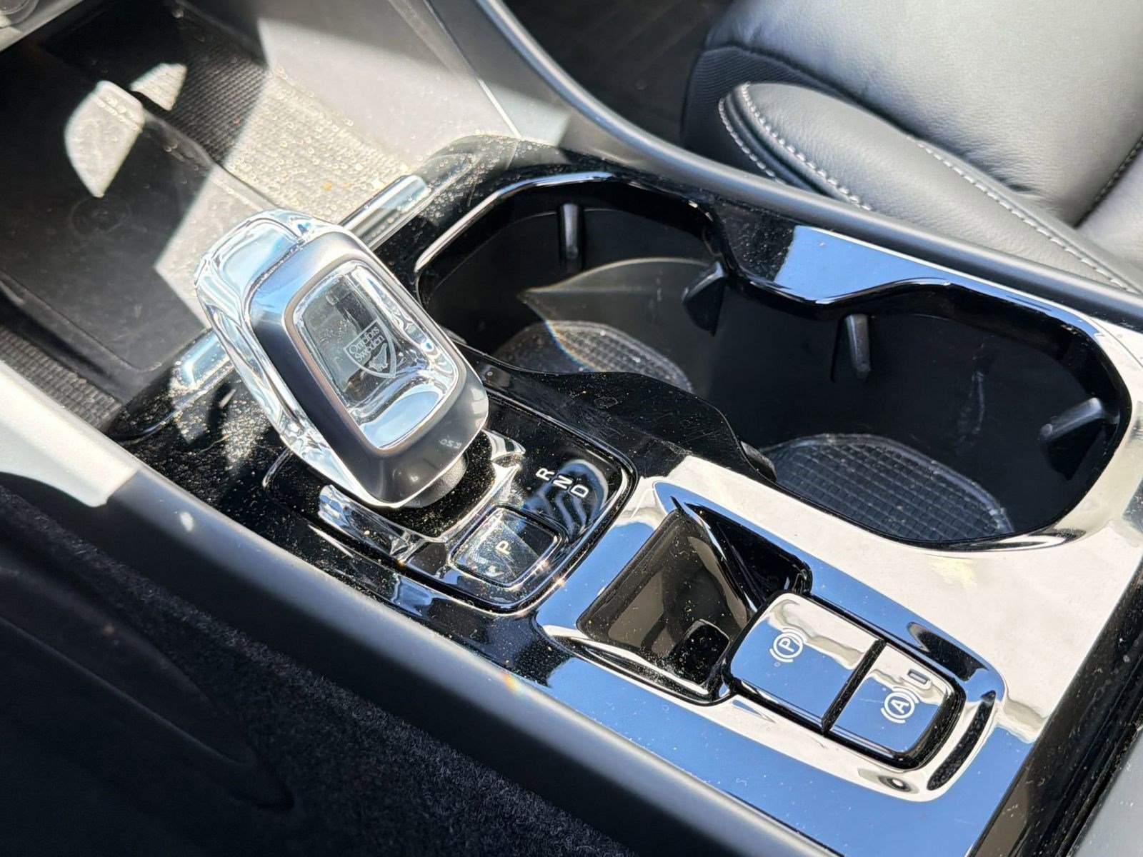 Certified 2023 Volvo XC40 B5 Ultimate w/ Protection Package Premier image 18