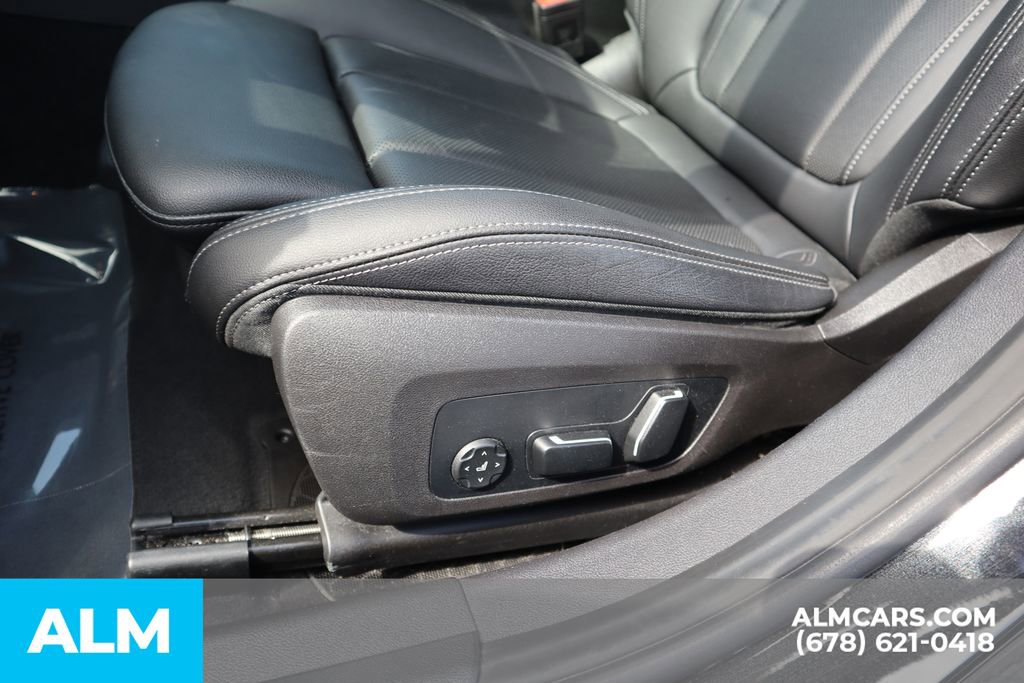 Used 2025 BMW 330i Sedan RWD image 12