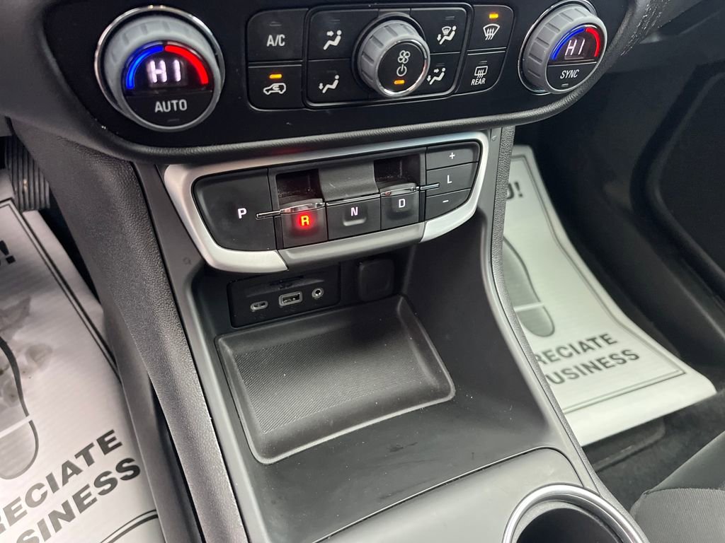 Used 2024 GMC Terrain SLT w/ Tech Package image 16