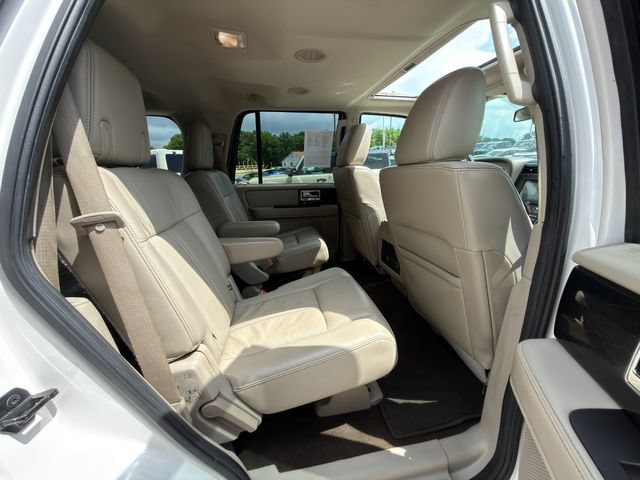 Used 2017 Lincoln Navigator Select AWD/4WD image 11