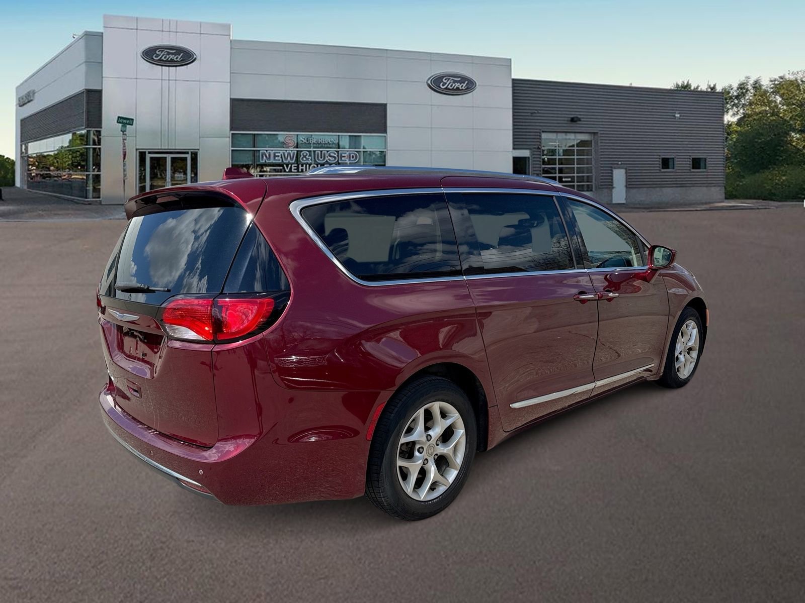 Used 2018 Chrysler Pacifica Touring-L Plus w/ Tire & Wheel Group image 11