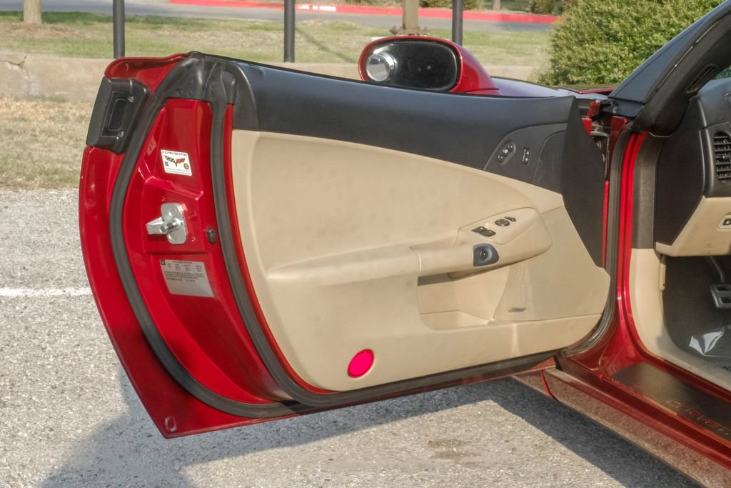 Used 2007 Chevrolet Corvette Convertible w/ Preferred Equipment Group RWD image 37