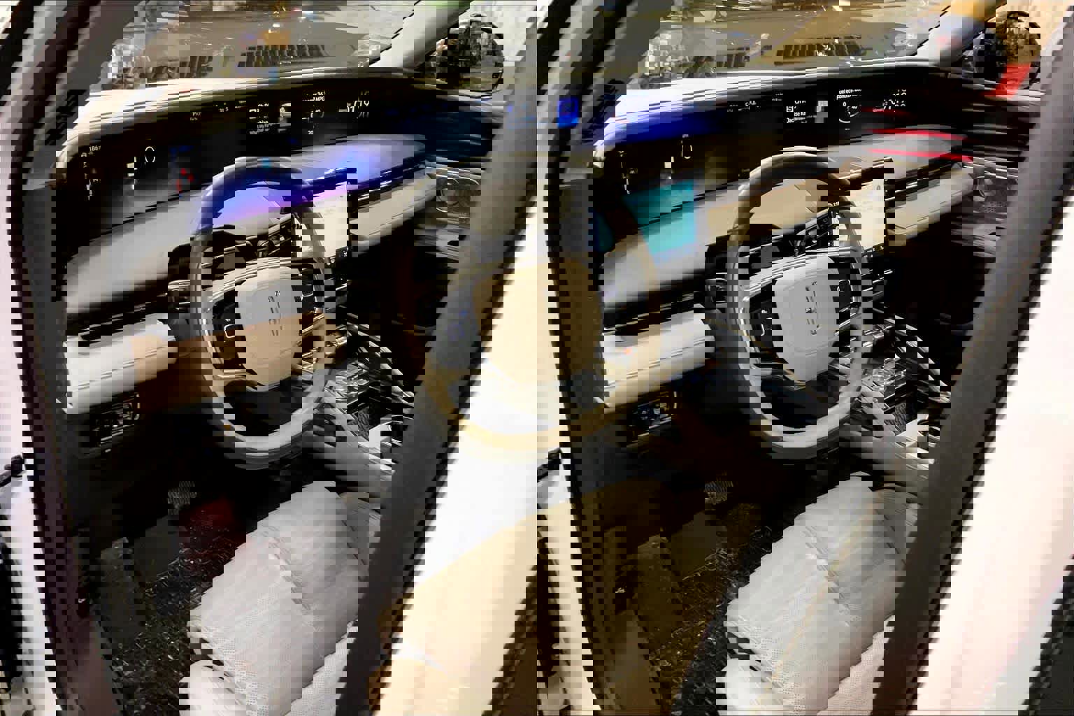 Used 2024 Lincoln Nautilus Reserve w/ Equipment Group 203A image 18