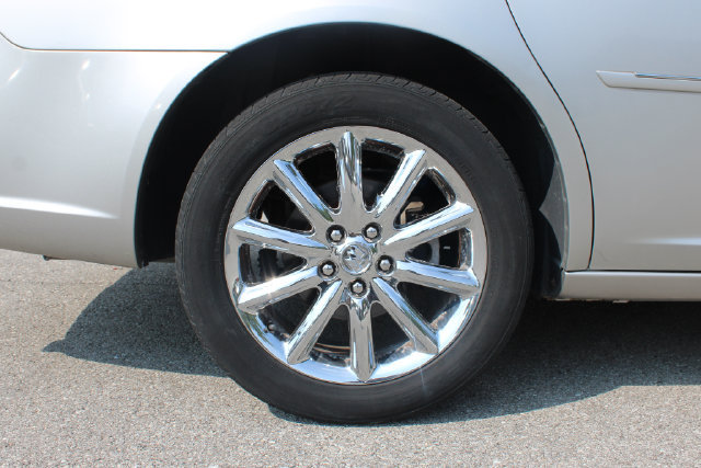 Used 2007 Buick Lucerne CXS w/ Driver Confidence Package FWD image 34