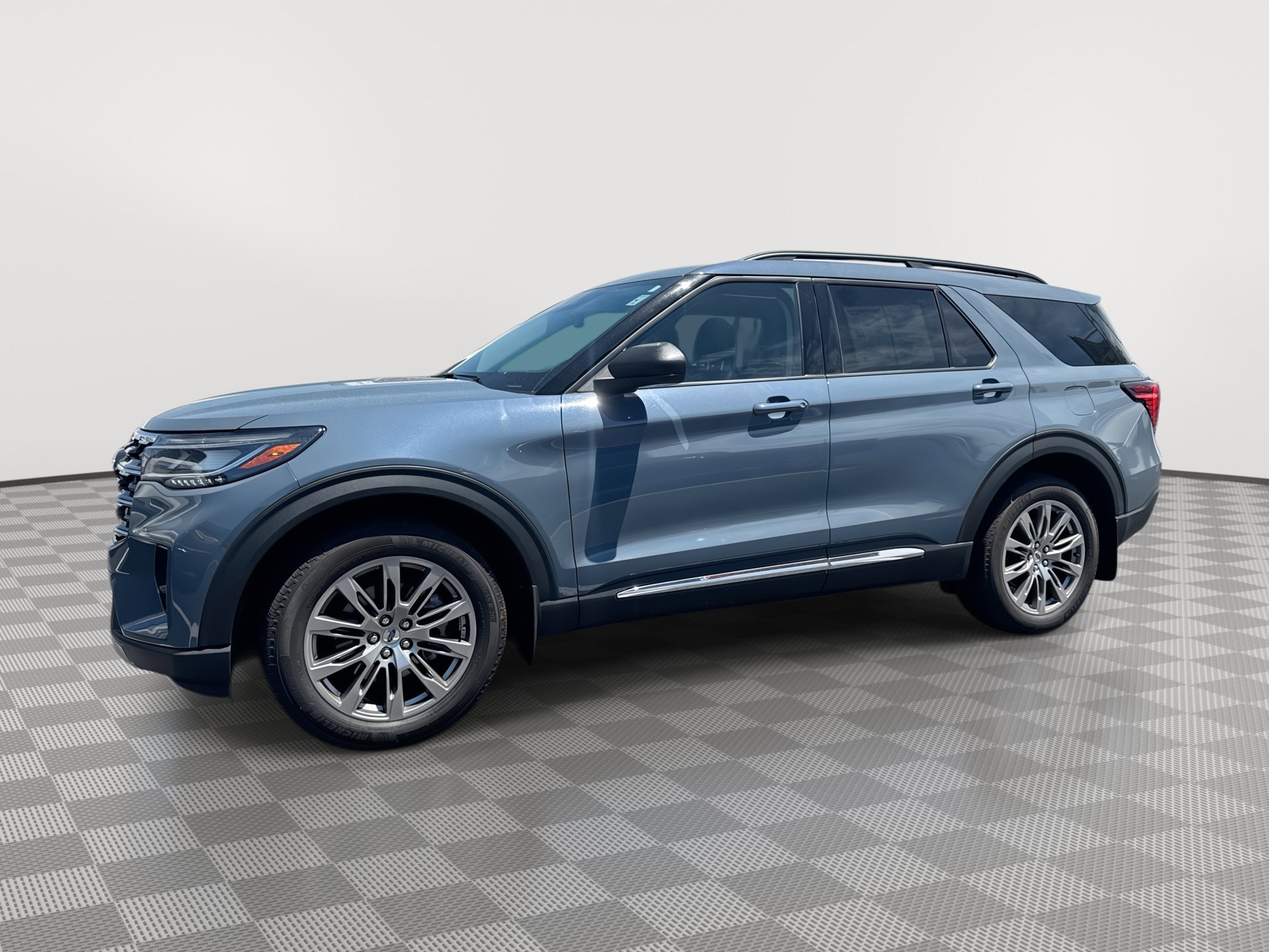 Used 2025 Ford Explorer Active w/ Active Comfort Package AWD/4WD image 1