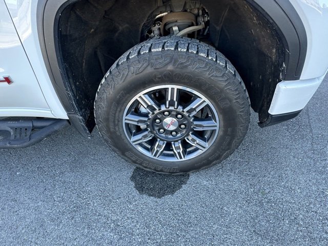 Used 2024 GMC Sierra 1500 AT4 w/ Technology Package image 2