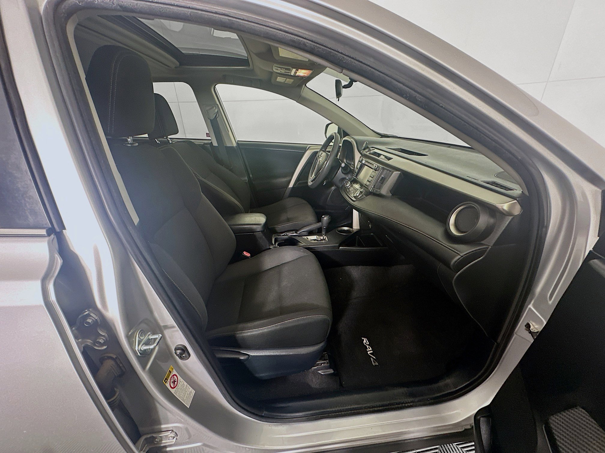 Used 2015 Toyota RAV4 XLE image 30