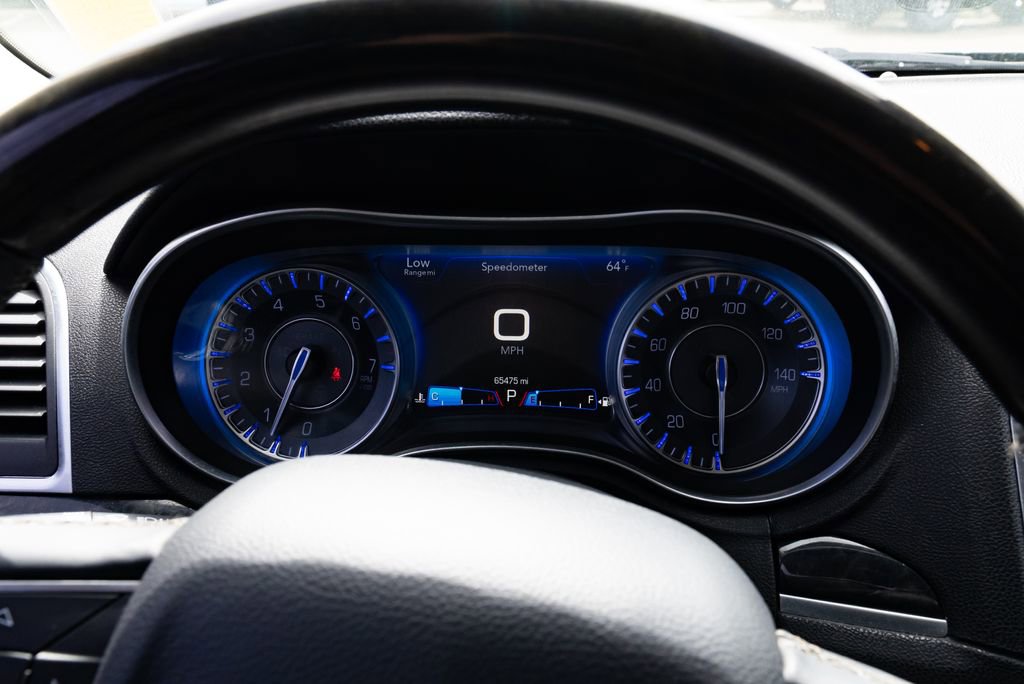 Used 2016 Chrysler 300 C RWD image 11