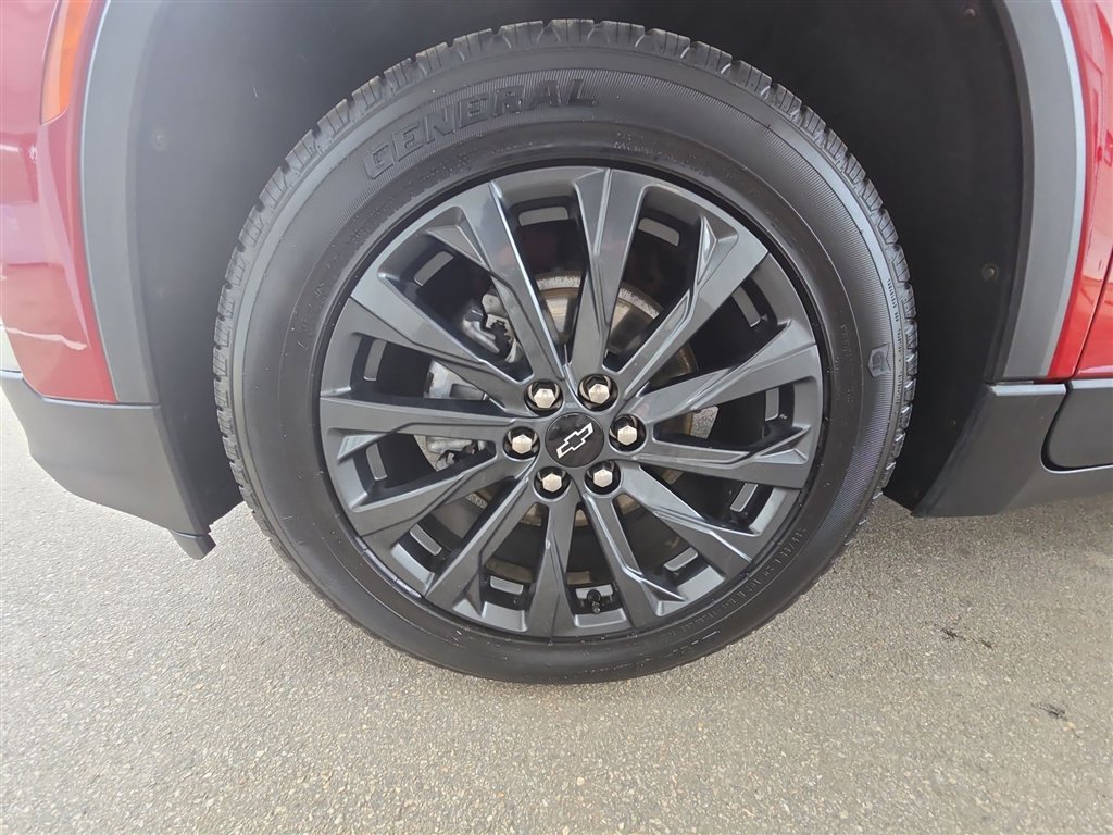 Used 2023 Chevrolet Traverse RS image 33