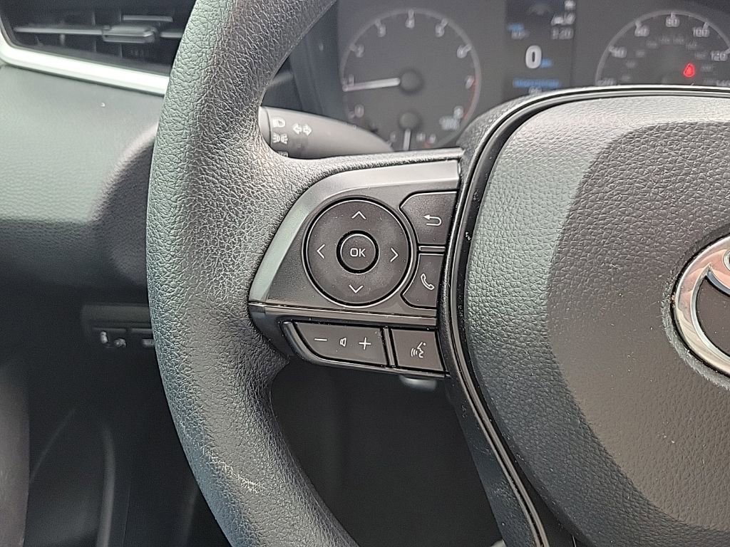 Used 2025 Toyota Corolla LE image 29