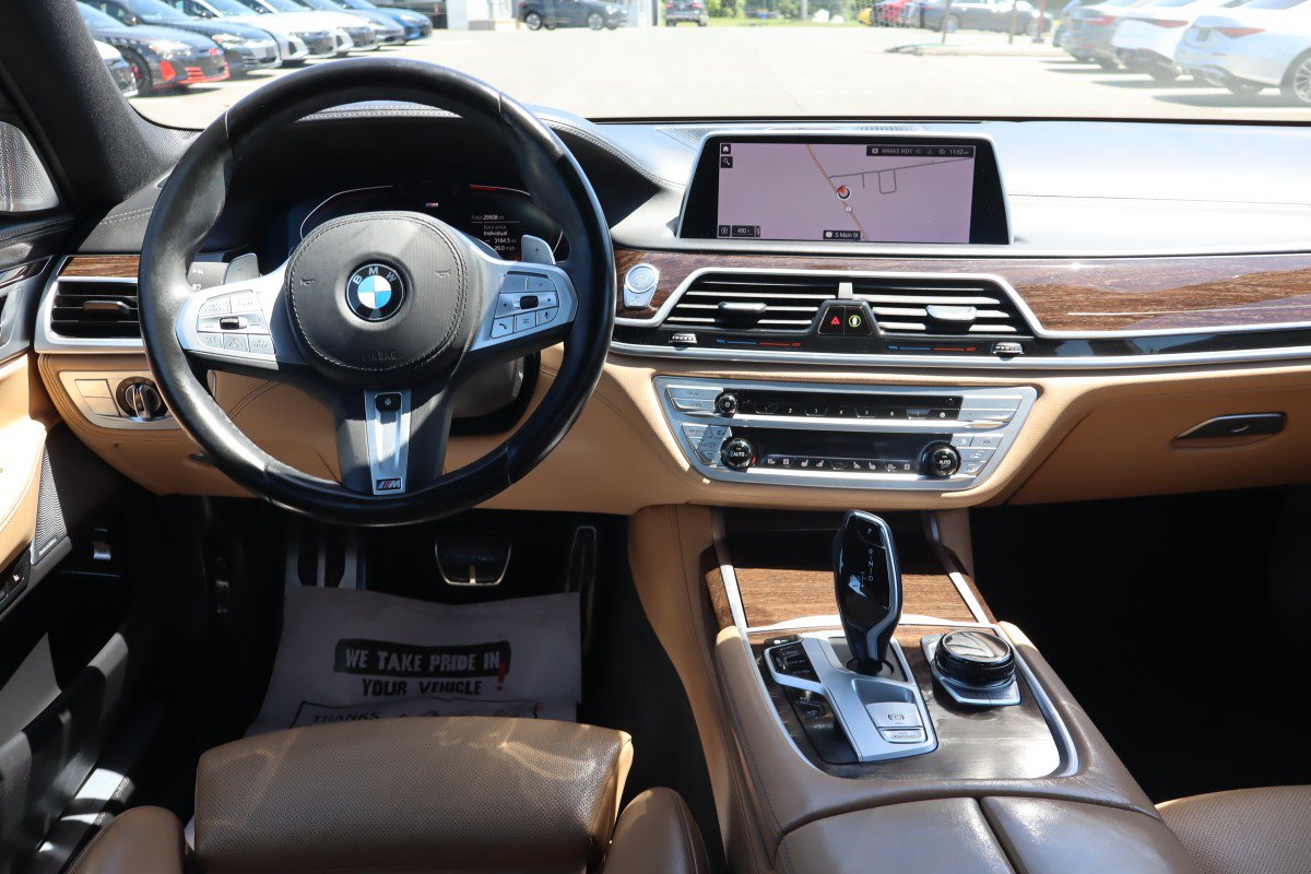 Used 2021 BMW 750i xDrive w/ Executive Package AWD/4WD image 13