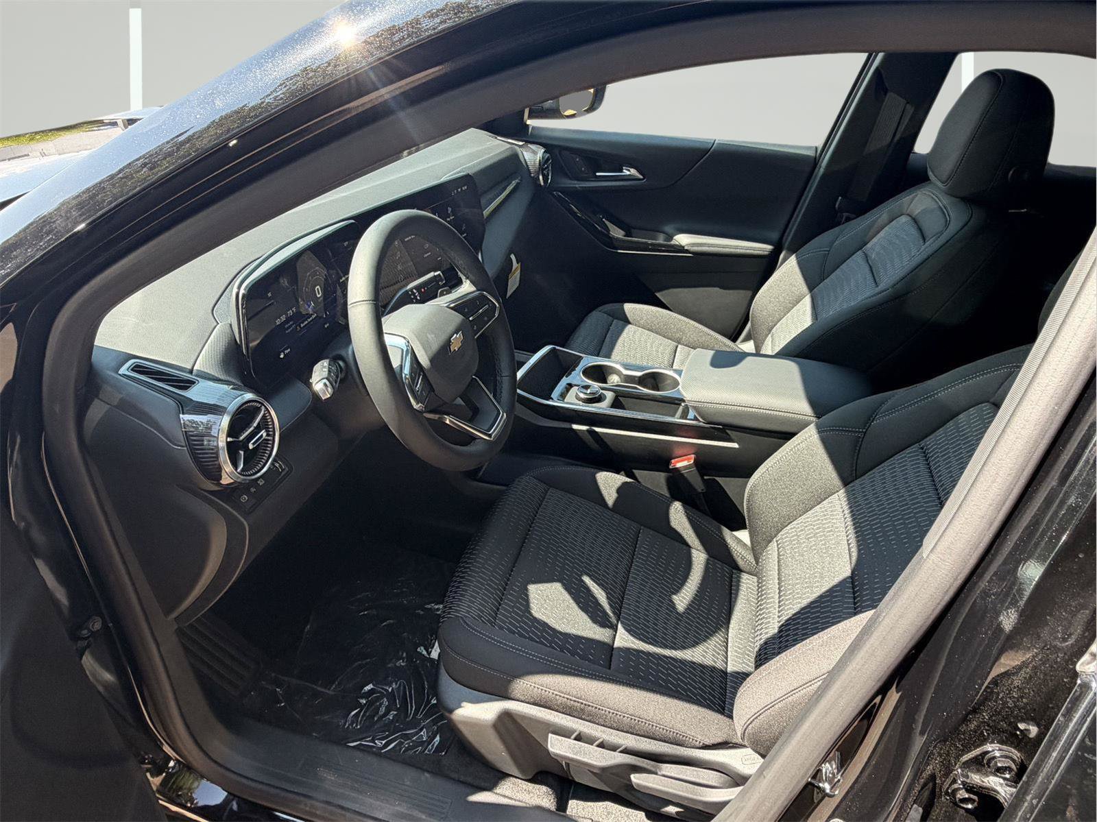 New 2027 Chevrolet Equinox LT FWD image 4