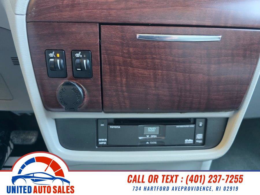 Used 2013 Toyota Sienna XLE w/ Entertainment Pkg image 25