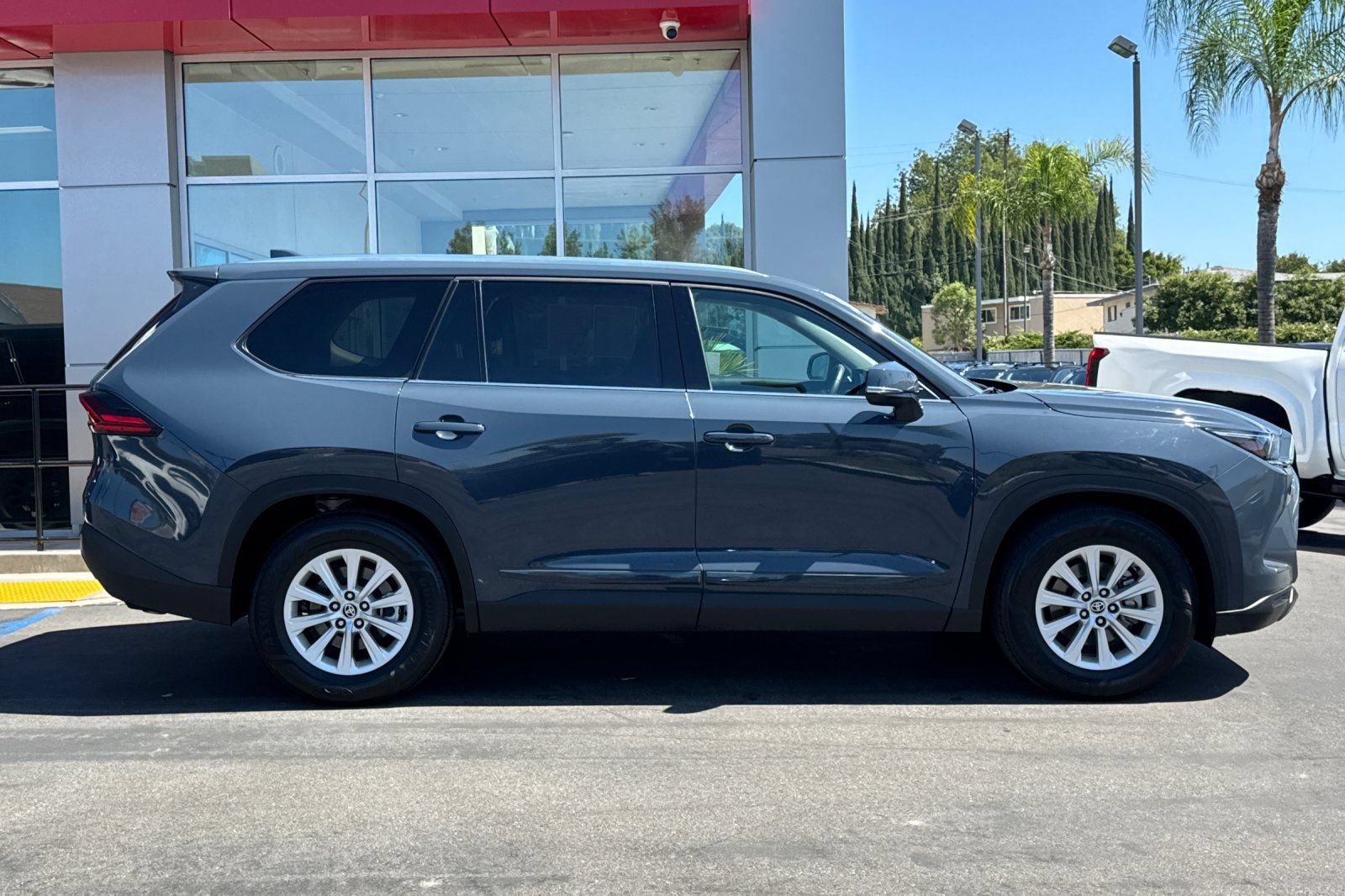 Certified 2025 Toyota Grand Highlander FWD image 4