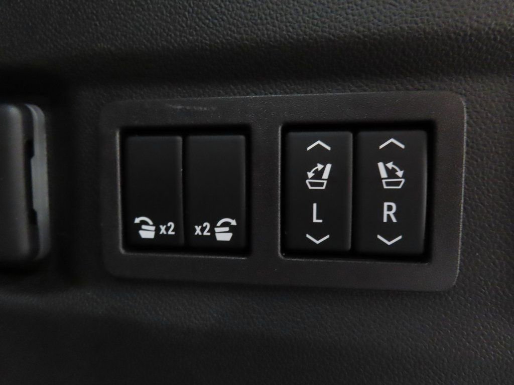 Used 2023 Chevrolet Tahoe LT image 38