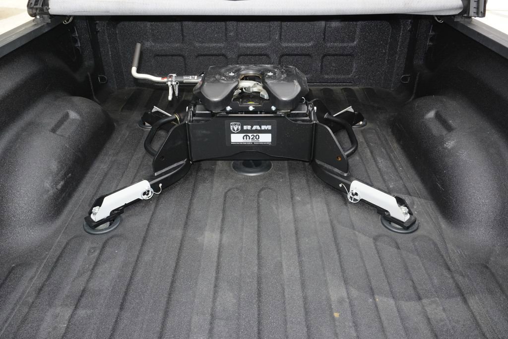 Used 2024 RAM 2500 Tradesman w/ Chrome Appearance Group image 32