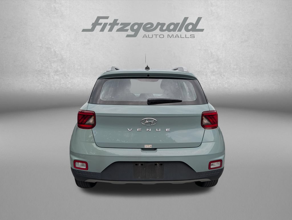 Used 2025 Hyundai Venue SEL FWD image 4