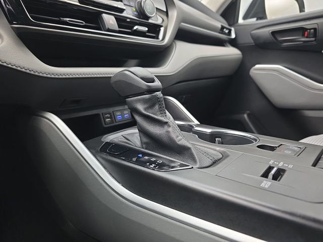 Used 2022 Toyota Highlander L image 34