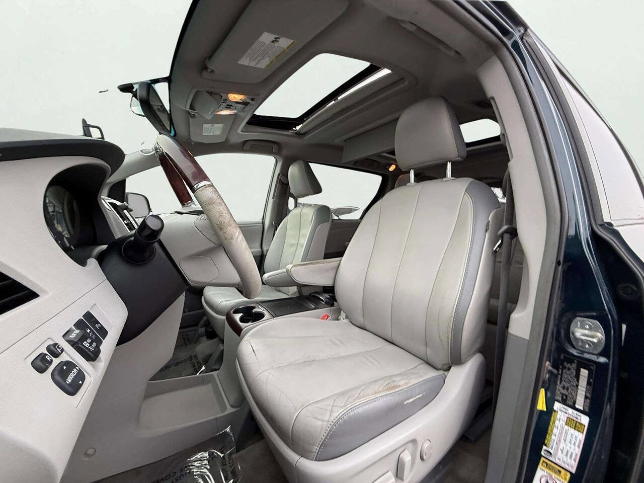 Used 2012 Toyota Sienna Limited image 22