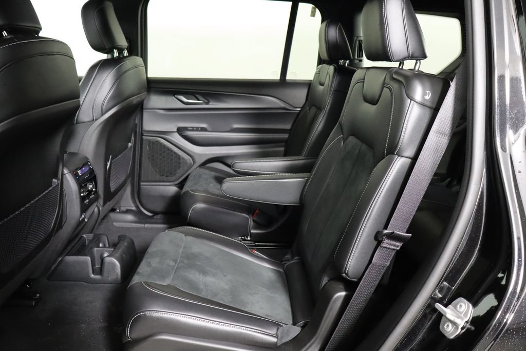 Used 2025 Jeep Grand Cherokee L Laredo AWD/4WD image 16