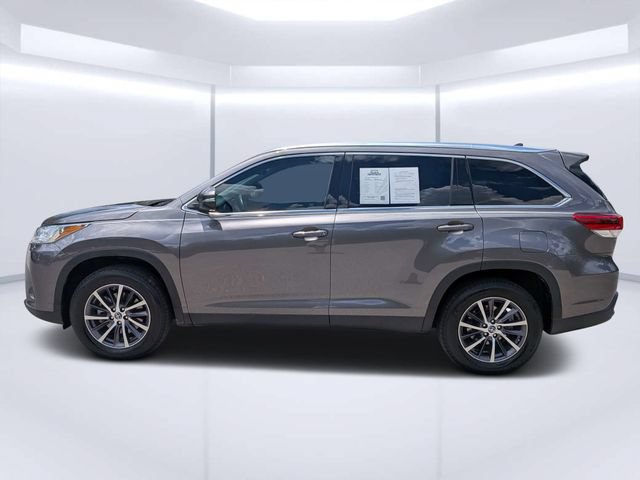 Used 2019 Toyota Highlander XLE FWD image 6