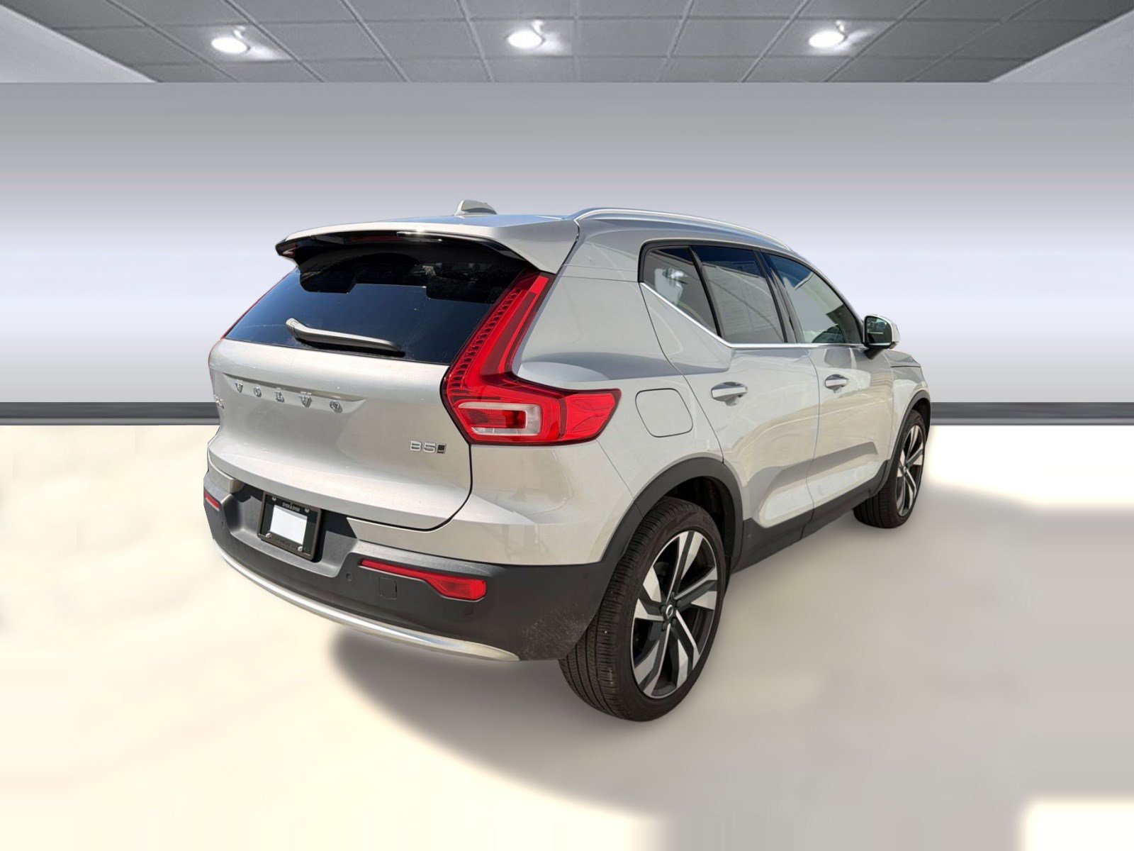 Certified 2023 Volvo XC40 B5 Ultimate w/ Protection Package Premier image 9