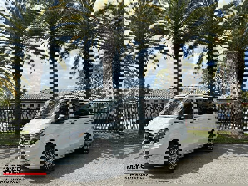 Used 2018 Mercedes-Benz Metris Passenger image 7