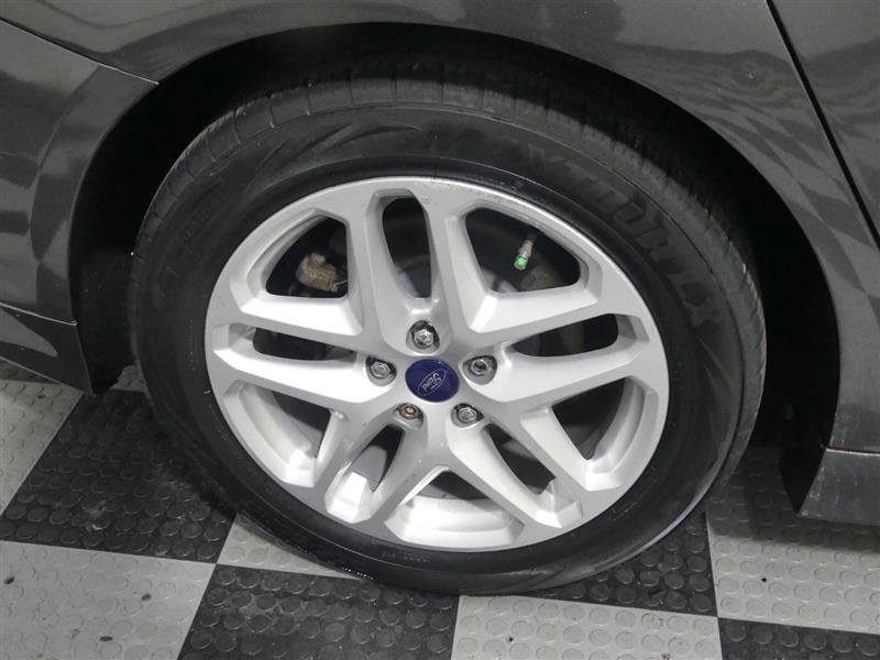 Used 2016 Ford Fusion SE image 16