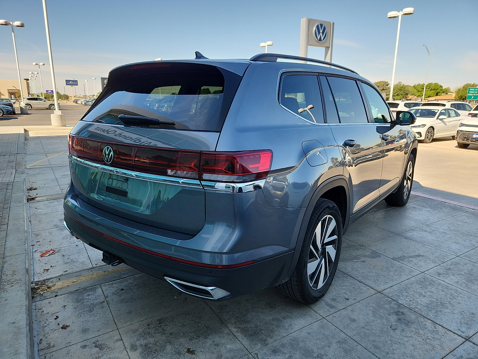 Used 2024 Volkswagen Atlas SE image 7