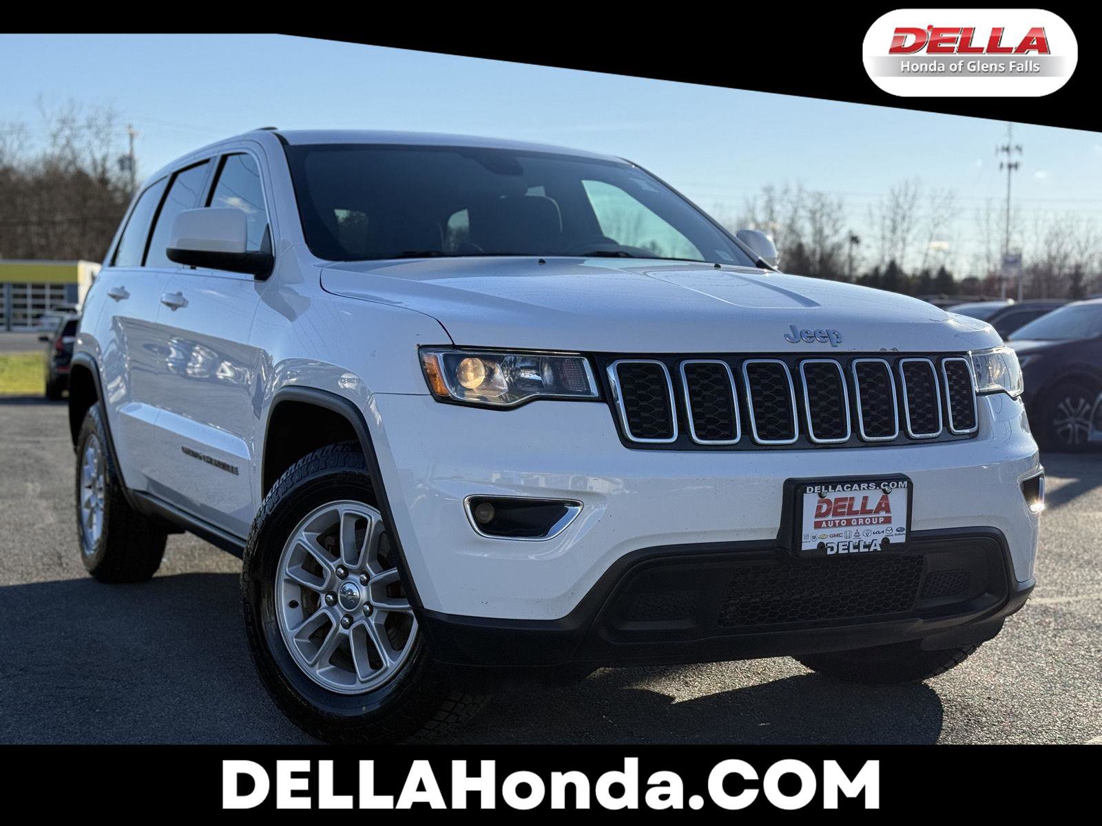 Used 2018 Jeep Grand Cherokee Laredo image 1