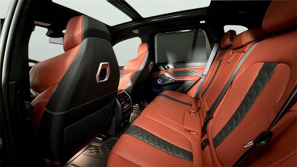 Used 2025 BMW X5 M Competition w/ Executive Package image 31