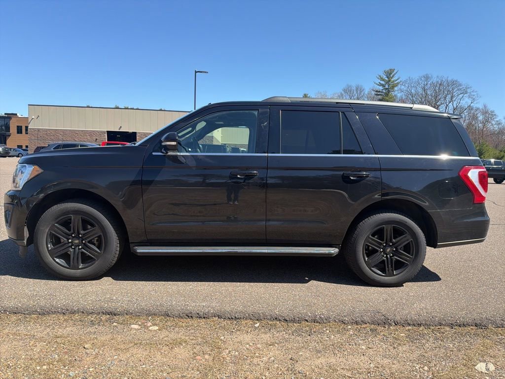 Used 2020 Ford Expedition XLT w/ Equipment Group 202A AWD/4WD image 3