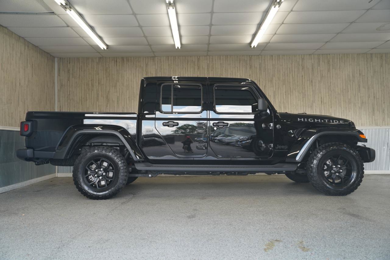 Used 2025 Jeep Gladiator Sport AWD/4WD image 6