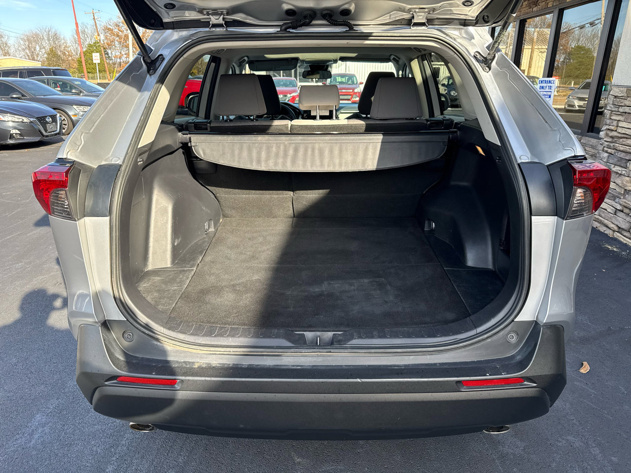 Used 2019 Toyota RAV4 XLE image 5