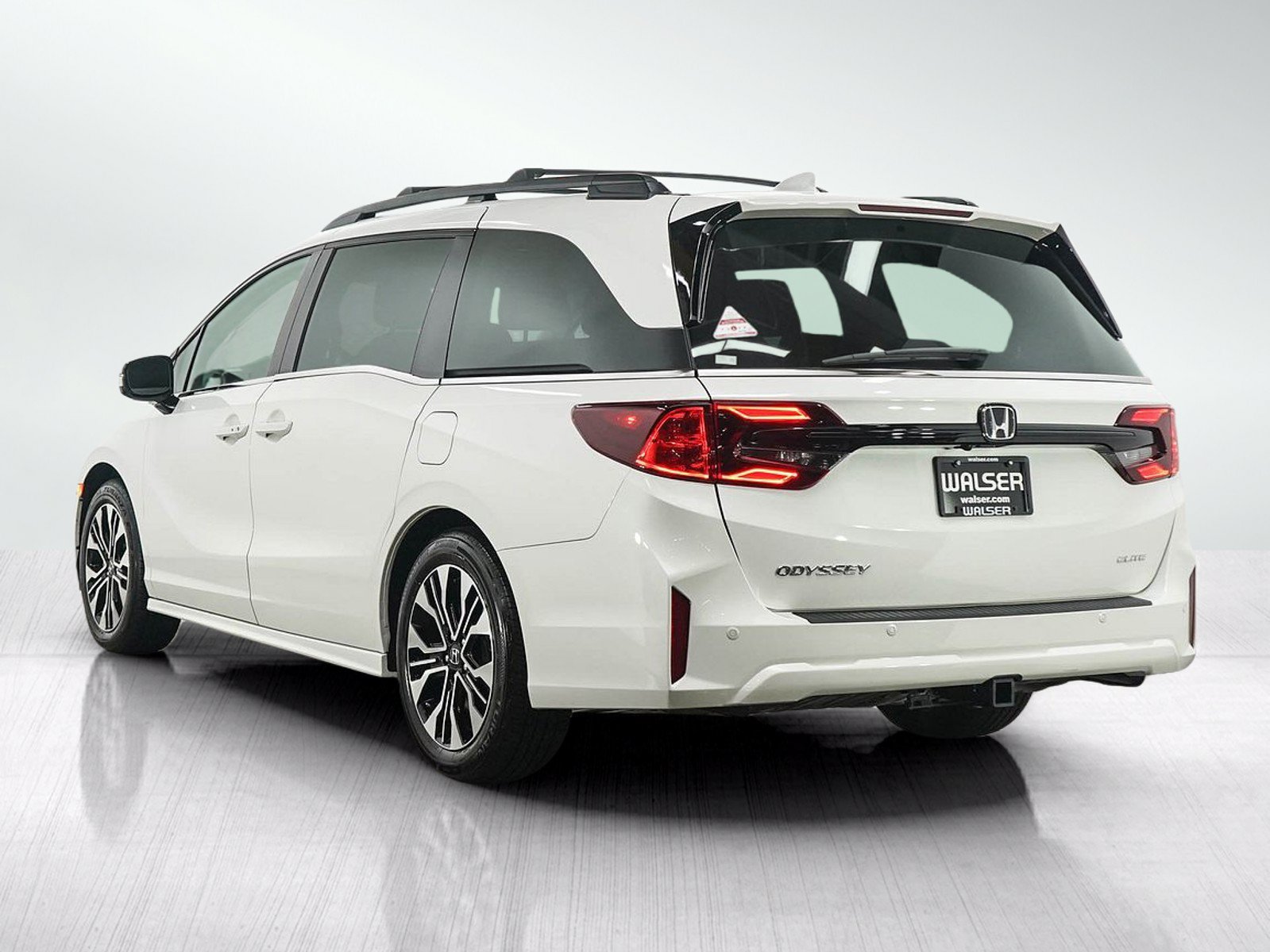 Used 2025 Honda Odyssey Elite image 3
