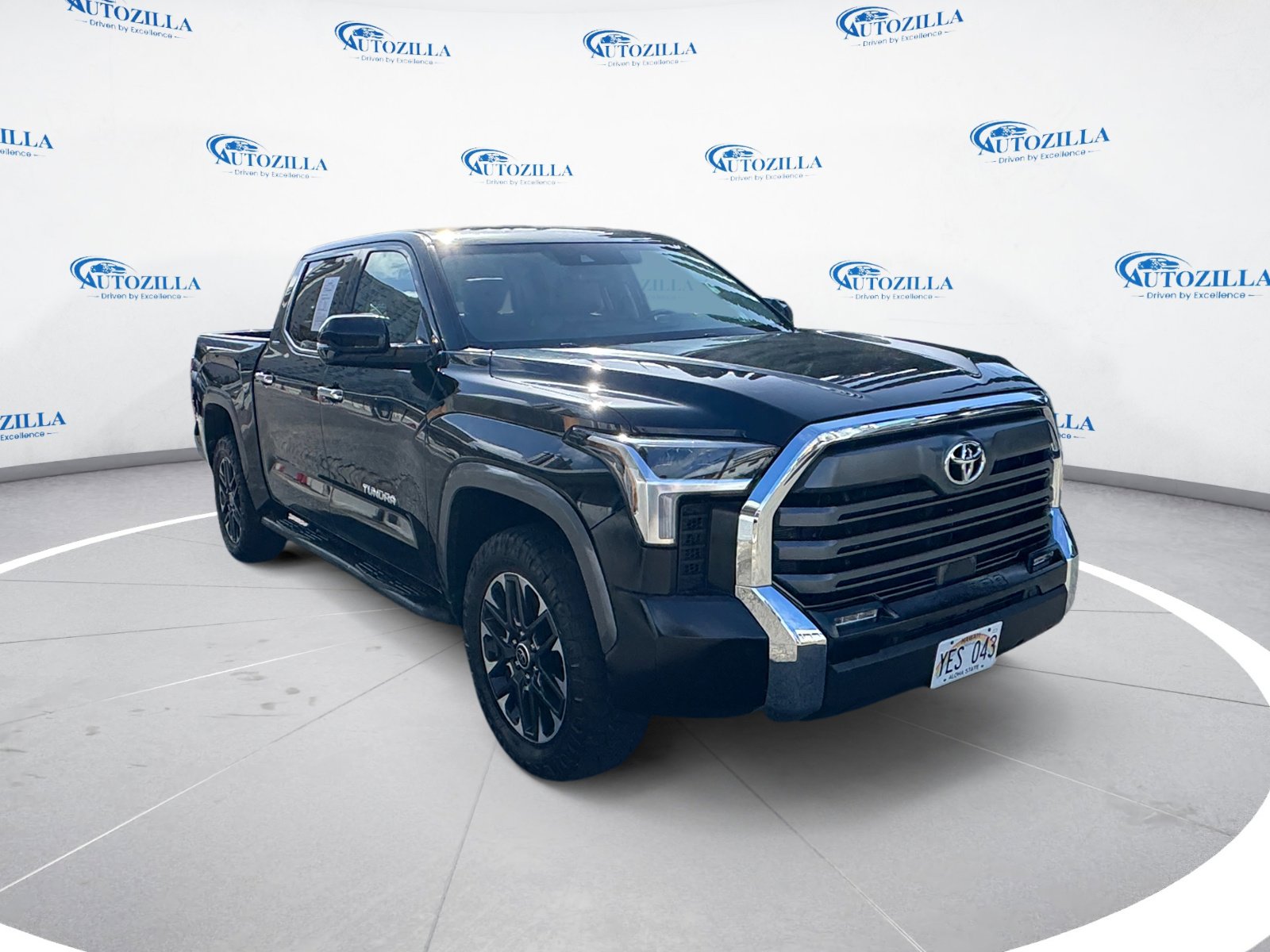 Used 2024 Toyota Tundra Limited w/ Power Package image 7