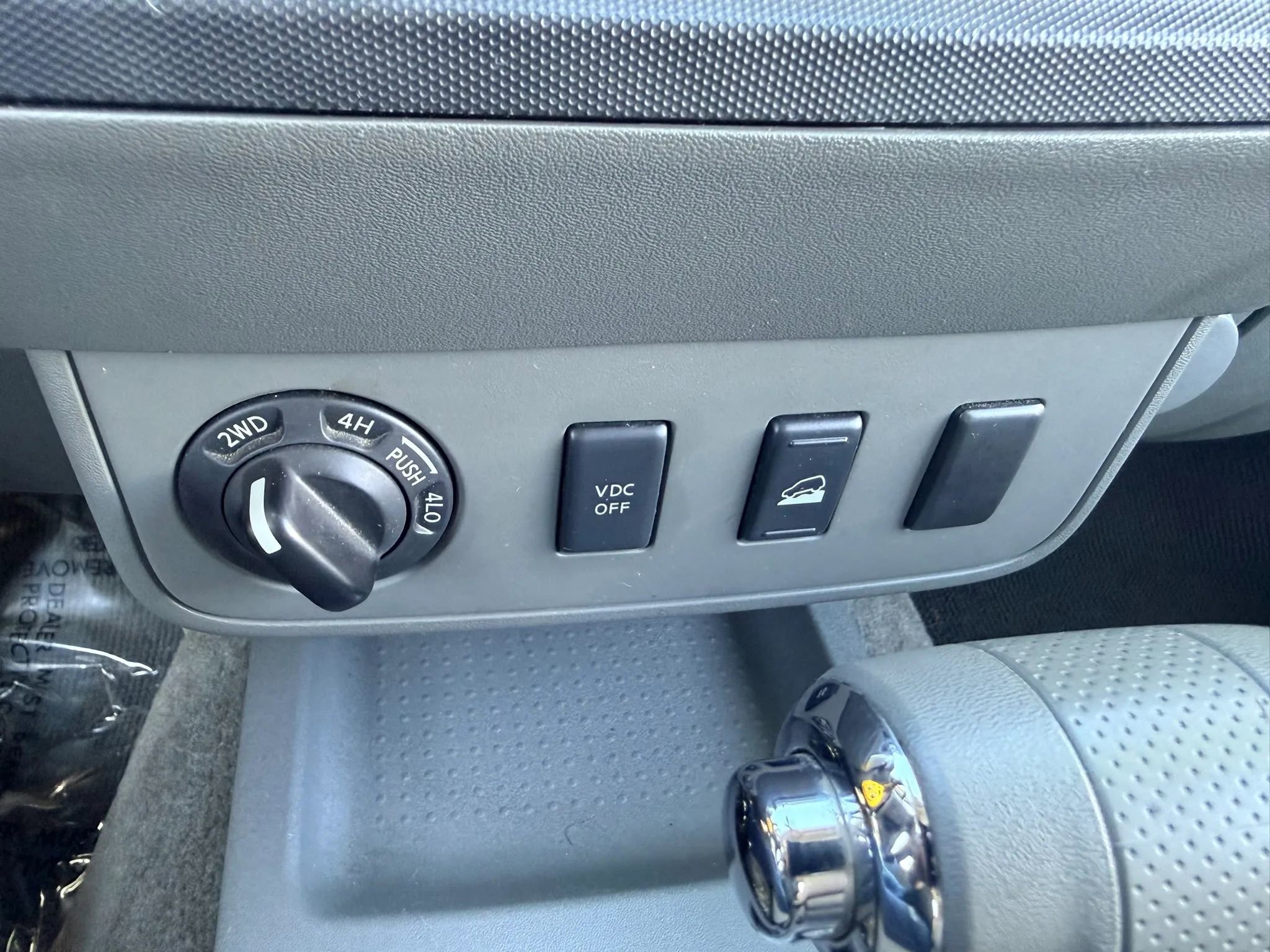 Used 2010 Nissan Frontier SE image 14