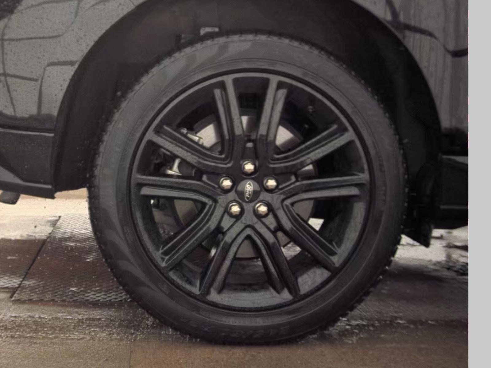 Used 2023 Ford Edge ST-Line image 11