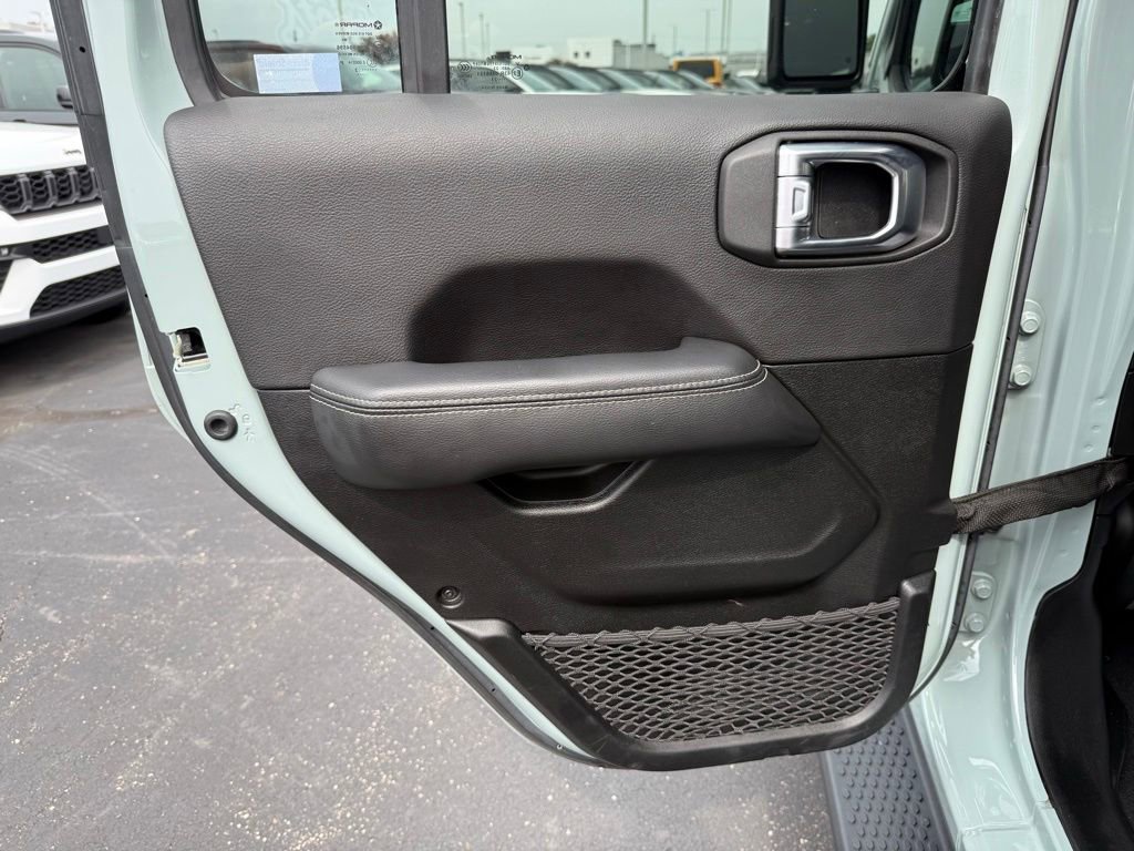 Used 2023 Jeep Wrangler Unlimited Sahara w/ LED Lighting Group AWD/4WD image 26