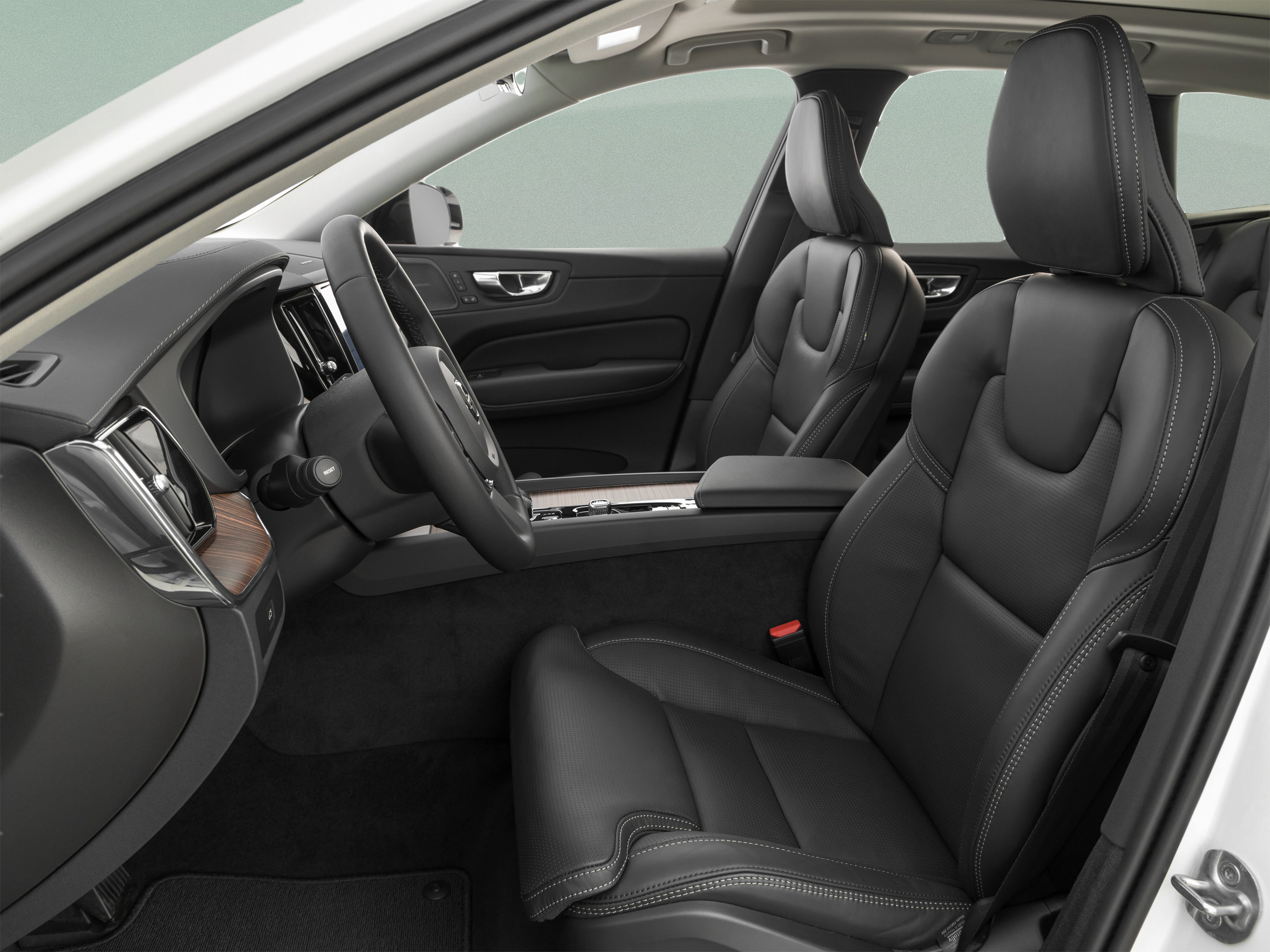 Used 2023 Volvo XC60 B5 Ultimate w/ Climate Package FWD image 16