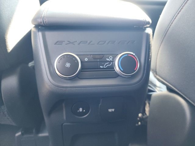 Used 2025 Ford Explorer Active image 31
