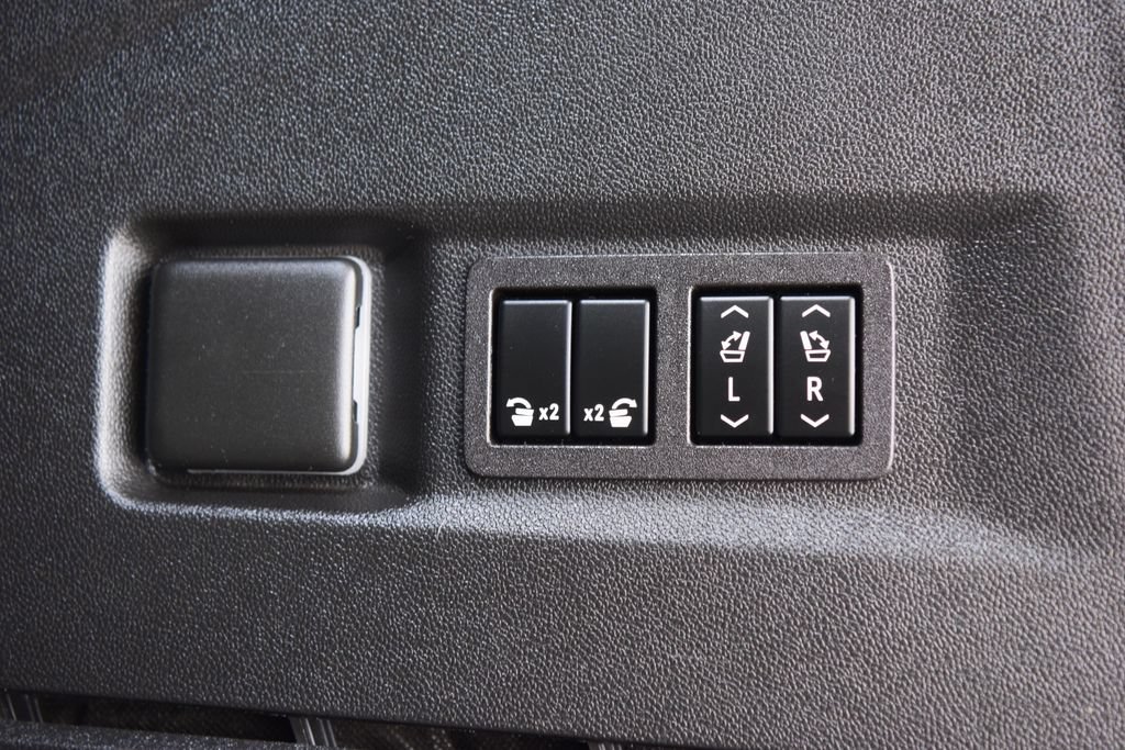 Used 2023 Chevrolet Tahoe High Country AWD/4WD image 24