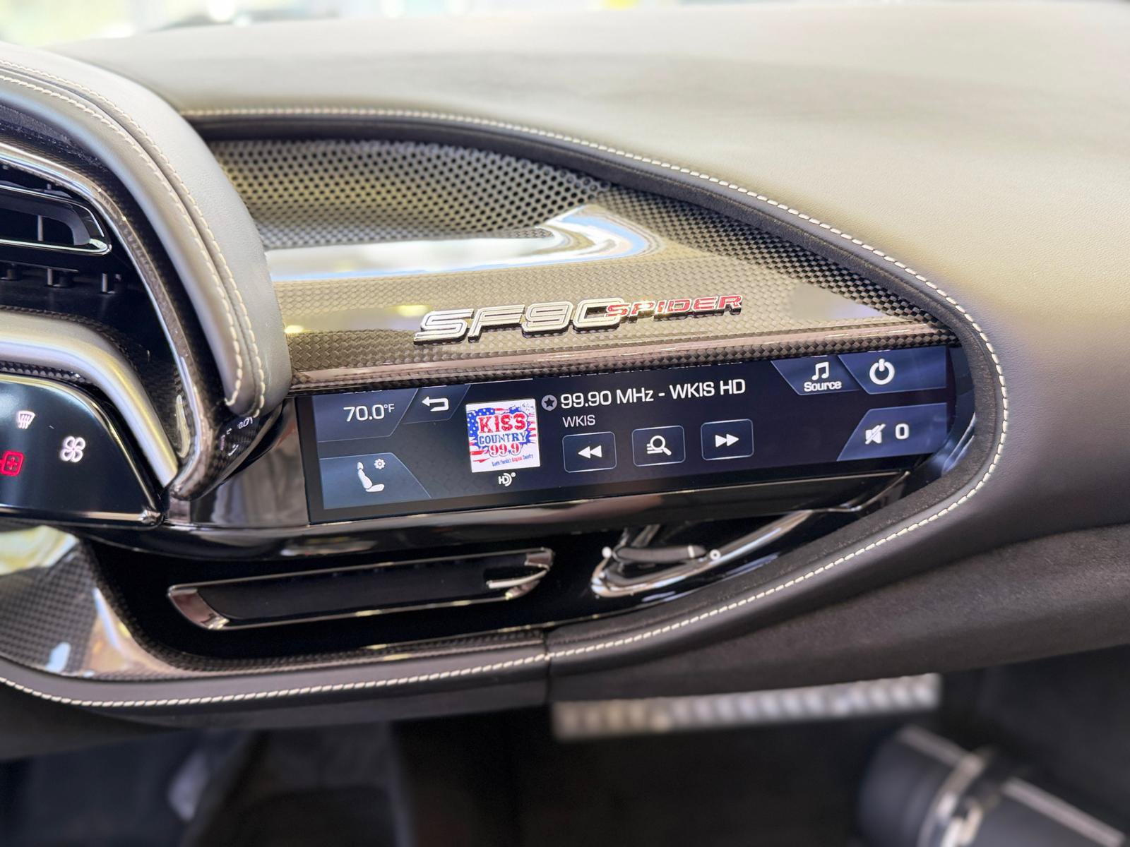 Used 2024 Ferrari SF90 Spider AWD/4WD image 32