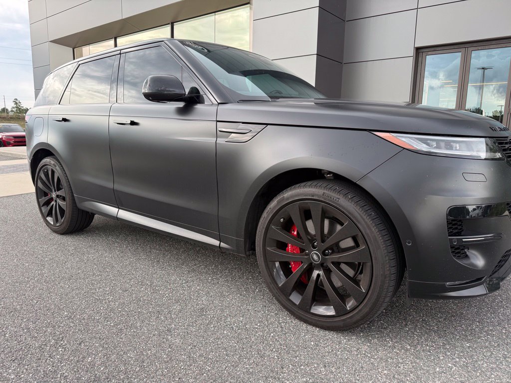 Used 2025 Land Rover Range Rover Sport Dynamic SE AWD/4WD image 2