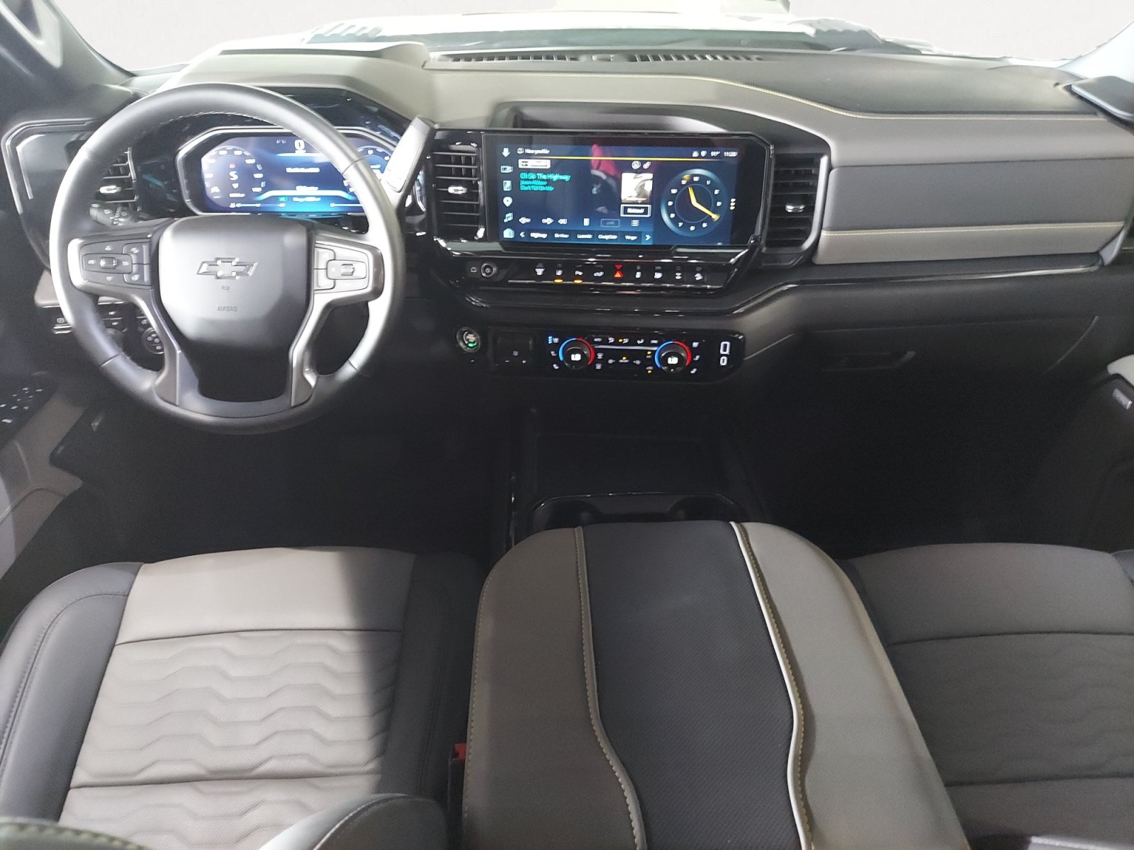 Used 2026 Chevrolet Silverado 2500 ZR2 AWD/4WD image 3