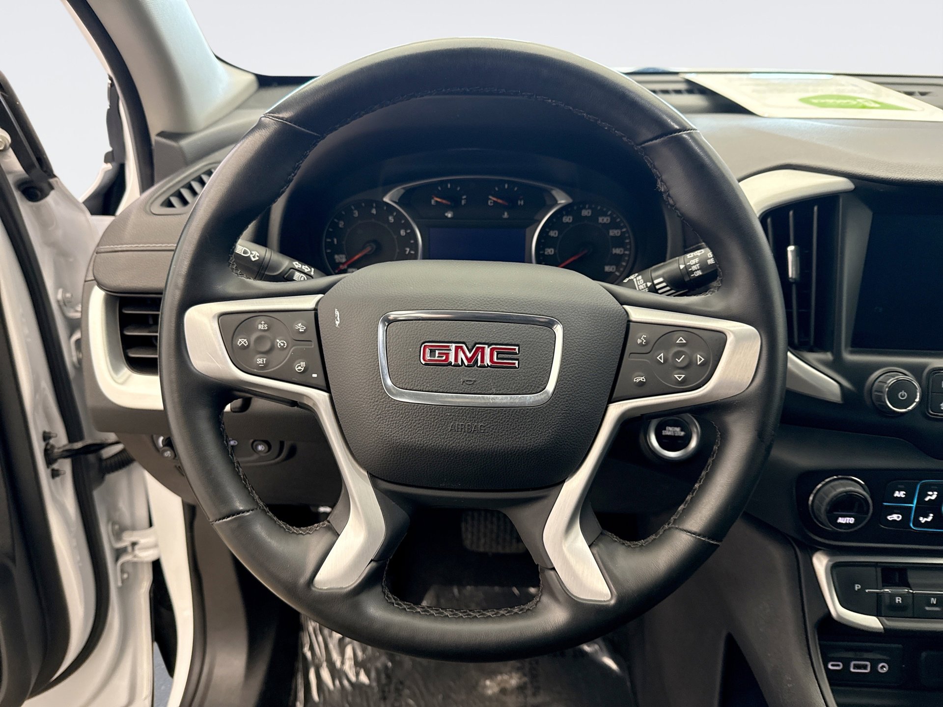 Used 2023 GMC Terrain SLT image 12