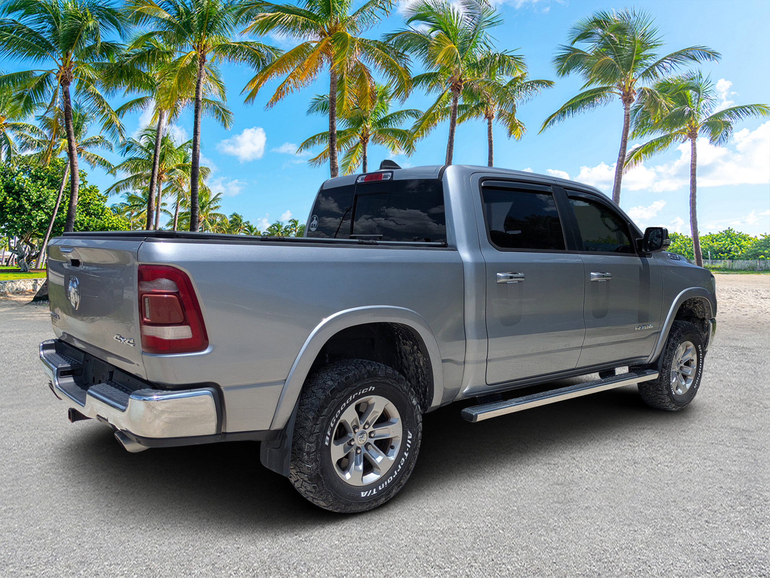 Used 2019 RAM 1500 Laramie AWD/4WD image 3